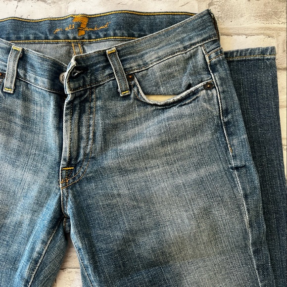 7 For All Mankind Lightwash Bootcut - Picture 4 of 8